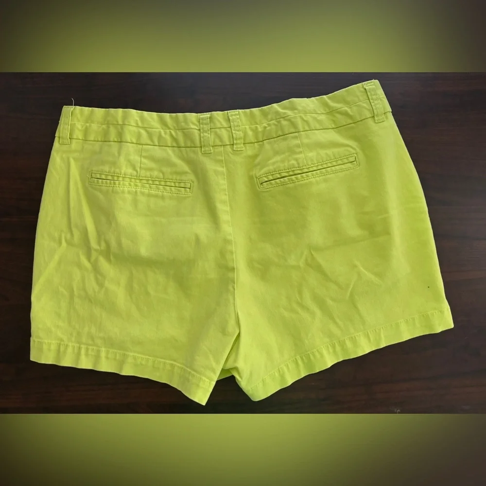 GAP green Women’s Bermuda Shorts - Picture 2 of 7